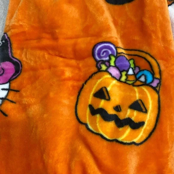 Hello Kitty Halloween Blanket - Orange and Purple - Picture 5 of 8